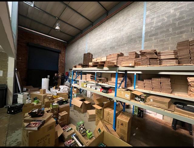 204M² WAREHOUSE TO LET IN STRIJDOMPARK